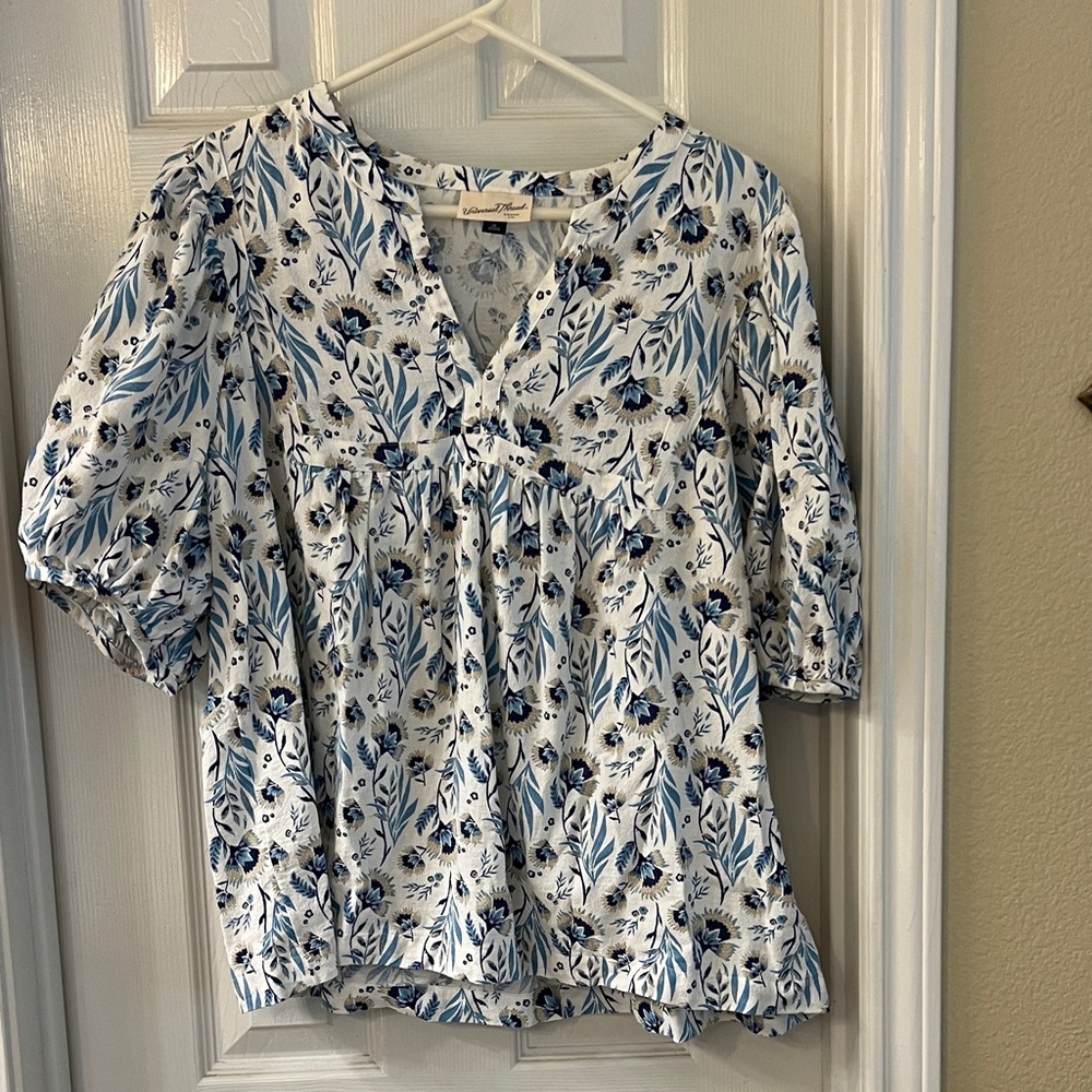 Universal Thread White Floral V-Neck Peasant Blouse with Blue Print